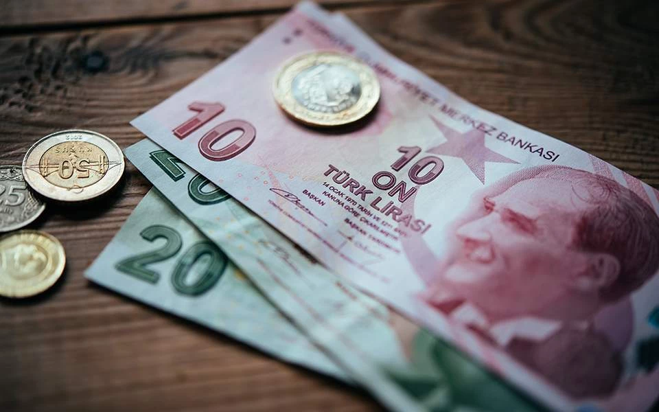 Ραγδαία επιδείνωση της τουρκικής οικονομίας: Έκθεση δεκάδων ευρωπαϊκών επιχειρήσεων και ιδρυμάτων – «Έρμαιο» της λίρας οι παγκόσμιες αγορές